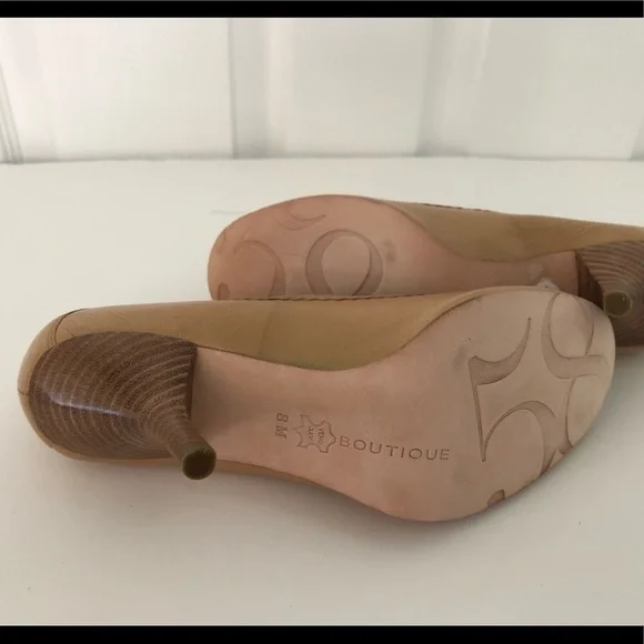 𝅺Boutique 58 Leather Pumps Heels Classy and Comfortable Tan New in Box - Picture 3 of 4